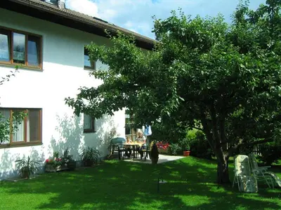 Ein Garten an der Unterkunft Schwaigerhof