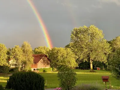 Ein Garten an der Unterkunft Ferienwohnung Auszeit im Pfaffenwinkel - Wessobrunn