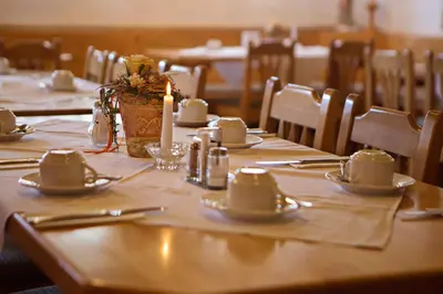Ein Restaurant oder anderes Speiselokal in der Unterkunft Sporthotel Neuburg