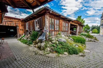 Ein Garten an der Unterkunft Sporthotel Neuburg