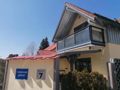 Das Gebäude in dem sich die Ferienwohnung befindet