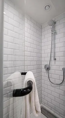 Ein Badezimmer in der Unterkunft gambino hotel WERKSVIERTEL