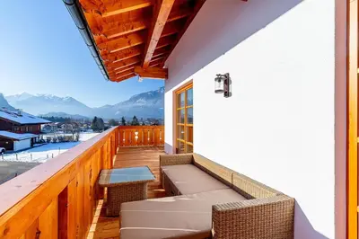 Ein allgemeiner Bergblick oder ein Berglick von der Ferienwohnung aus