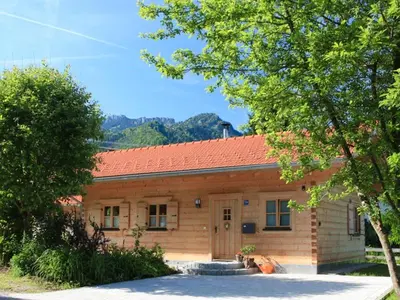 Ein allgemeiner Bergblick oder ein Berglick von des Ferienhauses aus