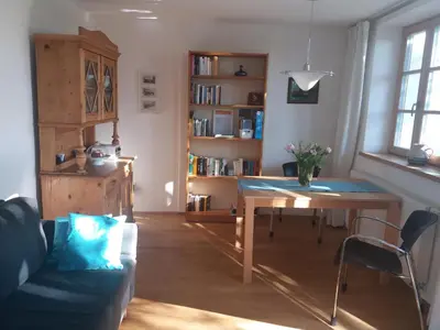 Ein Sitzbereich in der Unterkunft Ferienwohnung Adlmaier