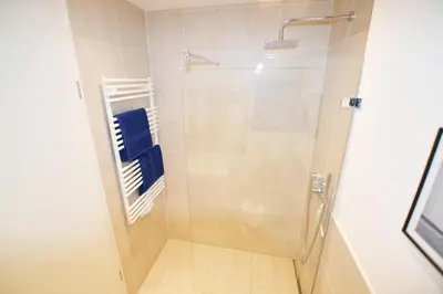 Ein Badezimmer in der Unterkunft Modern apartment near downtown