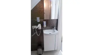 Ein Badezimmer in der Unterkunft Müller Residenz Zur S-Bahn Karlsfeld