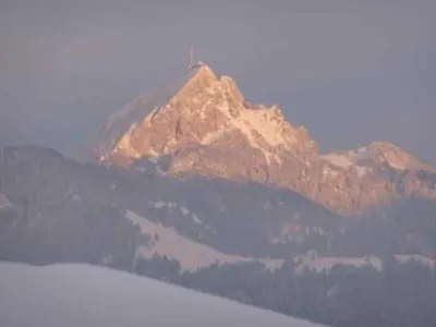 Ein allgemeiner Bergblick oder ein Berglick von der Ferienwohnung aus