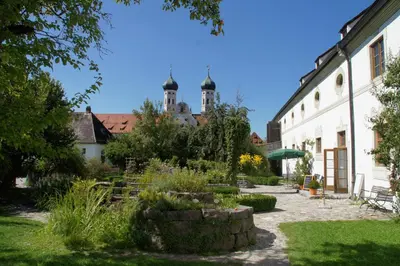 Ein Garten an der Unterkunft Gäste- und Tagungszentrum im Don Bosco Kloster Benediktbeuern