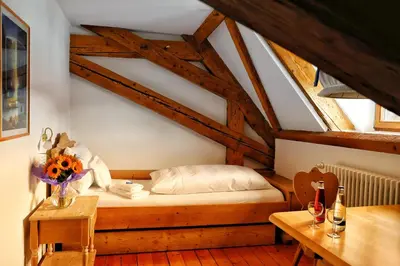 Ein Sitzbereich in der Unterkunft Gäste- und Tagungszentrum im Don Bosco Kloster Benediktbeuern