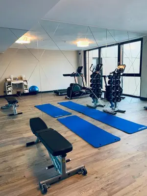 Das Fitnesscenter und/oder die Fitnesseinrichtungen in der Unterkunft Intergroup Business & Design Hotel Ingolstadt