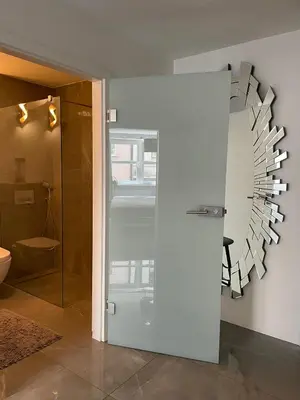 Ein Badezimmer in der Unterkunft Luxurious 2 Bedroom Apartment Old City