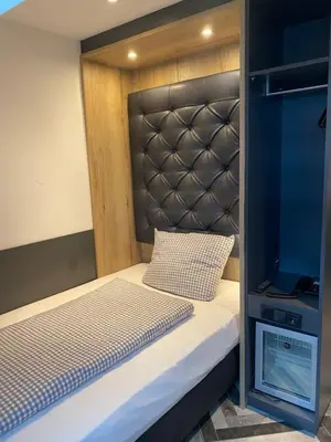 Ein Bett oder Betten in einem Zimmer der Unterkunft Munich Deluxe Hotel