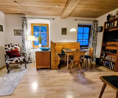 Ein Sitzbereich in der Unterkunft König Ludwig' das märchenhafte Appartement