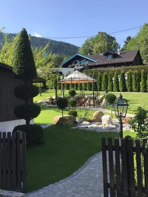Ein Garten an der Unterkunft Ferienwohnung am Hörnle