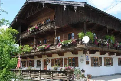 Das Gebäude in dem sich der Bauernhof befindet