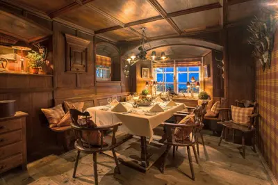 Ein Restaurant oder anderes Speiselokal in der Unterkunft Hotel Leeberghof
