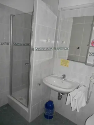 Ein Badezimmer in der Unterkunft Hotel Fortuna