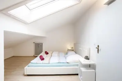 Ein Bett oder Betten in einem Zimmer der Unterkunft Lovely City Center Apartment