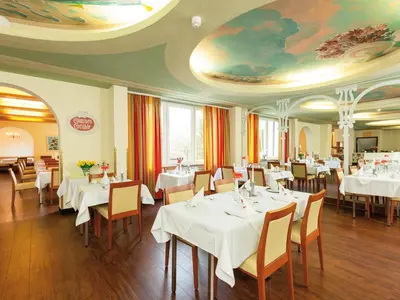 Ein Restaurant oder anderes Speiselokal in der Unterkunft Morada Hotel Bad Wörishofen