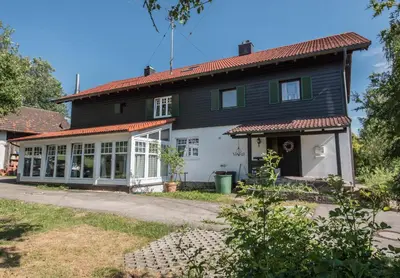 Das Gebäude in dem sich die Ferienwohnung befindet