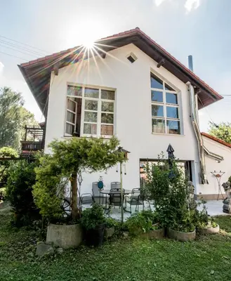 Ein Garten an der Unterkunft Allgäu-Schwaben-Deluxe-Apartment