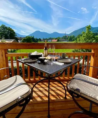 Ein allgemeiner Bergblick oder ein Berglick von der Ferienwohnung aus