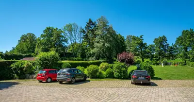 Ein Garten an der Unterkunft Aparthotel Werdenfels