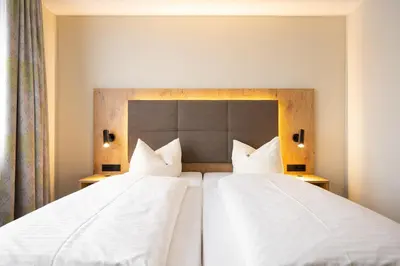 Ein Bett oder Betten in einem Zimmer der Unterkunft Hotel Neuwirt