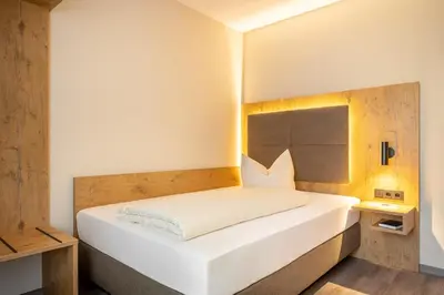 Ein Bett oder Betten in einem Zimmer der Unterkunft Hotel Neuwirt