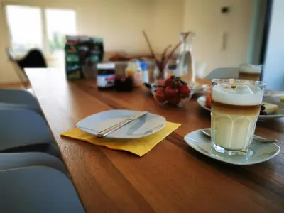 Kaffee-/Teezubehör in der Unterkunft Chalethaus-Chiemsee - Luxus 120qm Panorama-Chaletwohnung am Chiemsee - Neubau