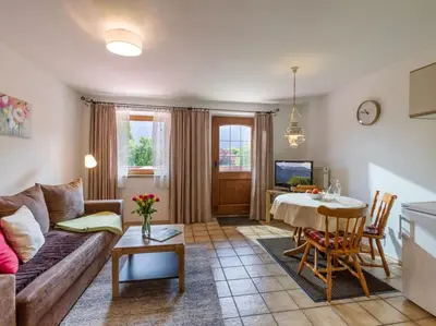 Ein Sitzbereich in der Unterkunft Gästehaus Gerti