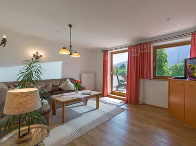 Ein Sitzbereich in der Unterkunft Gästehaus Gerti