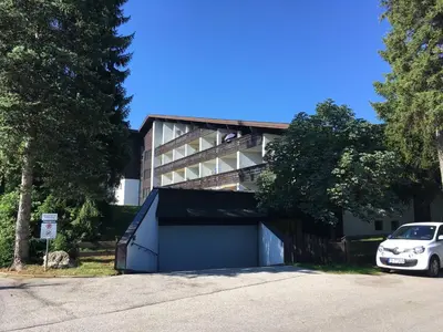 Das Gebäude in dem sich die Ferienwohnung befindet
