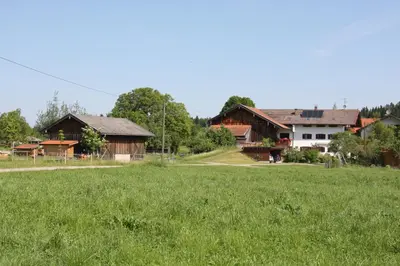 Das Gebäude in dem sich die Ferienwohnung befindet