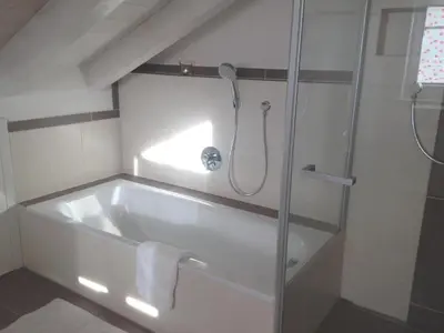 Ein Badezimmer in der Unterkunft Haus Vincent