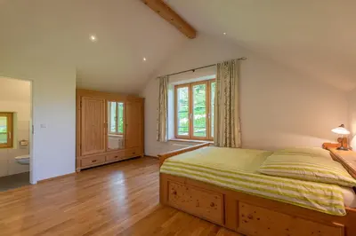 Ein Bett oder Betten in einem Zimmer der Unterkunft Ferienhaus Schlierachtal