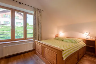 Ein Bett oder Betten in einem Zimmer der Unterkunft Ferienhaus Schlierachtal