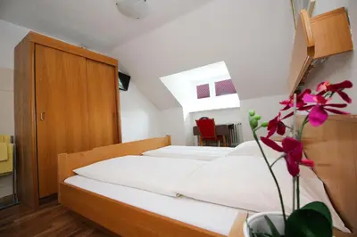 Ein Bett oder Betten in einem Zimmer der Unterkunft Hotel Olympia