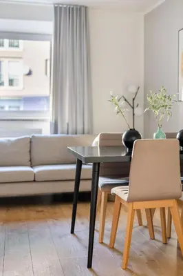 Ein Sitzbereich in der Unterkunft Limehome Augsburg Pilgerhausstraße