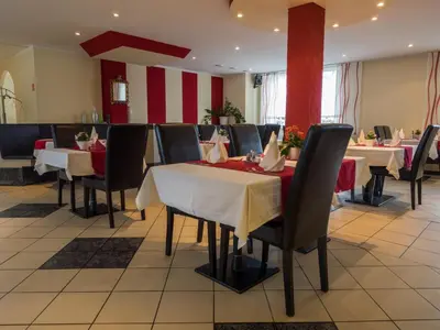 Ein Restaurant oder anderes Speiselokal in der Unterkunft Hotel Adler