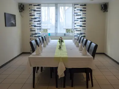 Ein Sitzbereich in der Unterkunft Hotel Adler