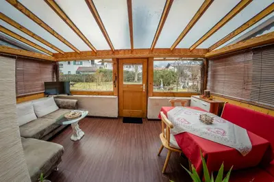 Ein Sitzbereich in der Unterkunft Ferienwohnung Wörnerblick