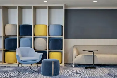 Ein Sitzbereich in der Unterkunft Courtyard by Marriott Munich Garching