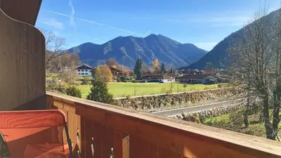 Ein allgemeiner Bergblick oder ein Berglick von der Ferienwohnung aus
