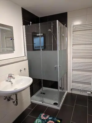 Ein Badezimmer in der Unterkunft Haus Märzenbach