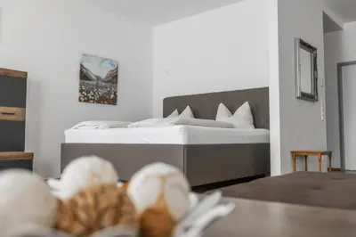 Ein Bett oder Betten in einem Zimmer der Unterkunft Hotel Freischütz Apartments