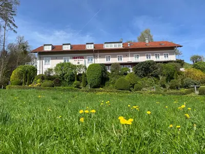 Ein Garten an der Unterkunft Hotel Auf Wolke 8