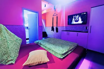 Ein Bett oder Betten in einem Zimmer der Unterkunft Lustra Stundenhotel - Adults Only