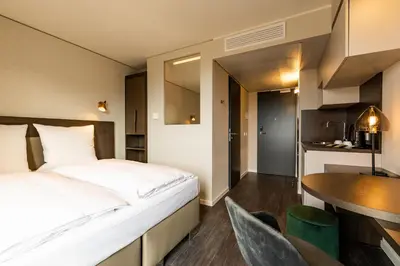 Ein Bett oder Betten in einem Zimmer der Unterkunft MASEVEN München Messe Dornach